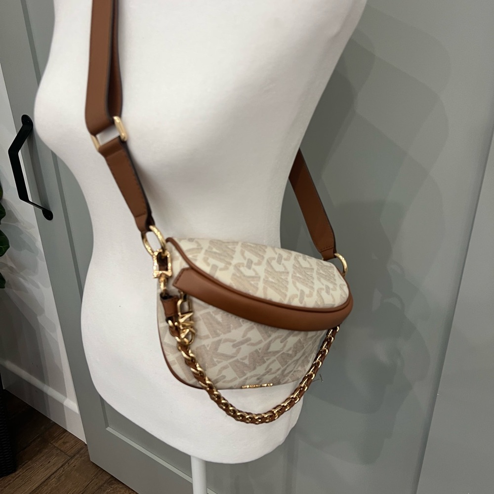 Michaek kors fanny pack monogram